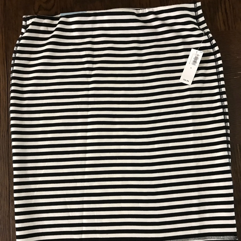 BRAND NEW W TAGS OLD NAVY SKIRT